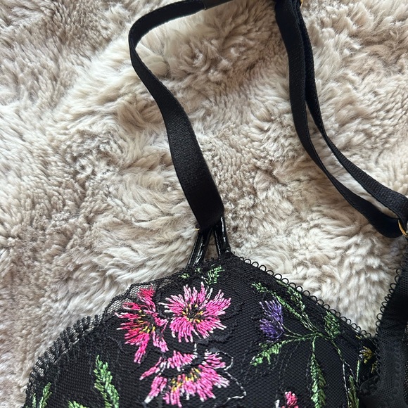 Victoria Secret Very Sexy Push Up Floral Bra NWT 36C - Picture 7 of 8